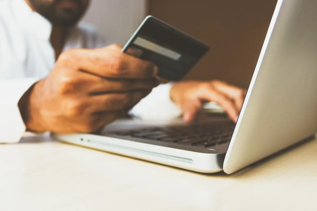Mobile e-commerce shopping